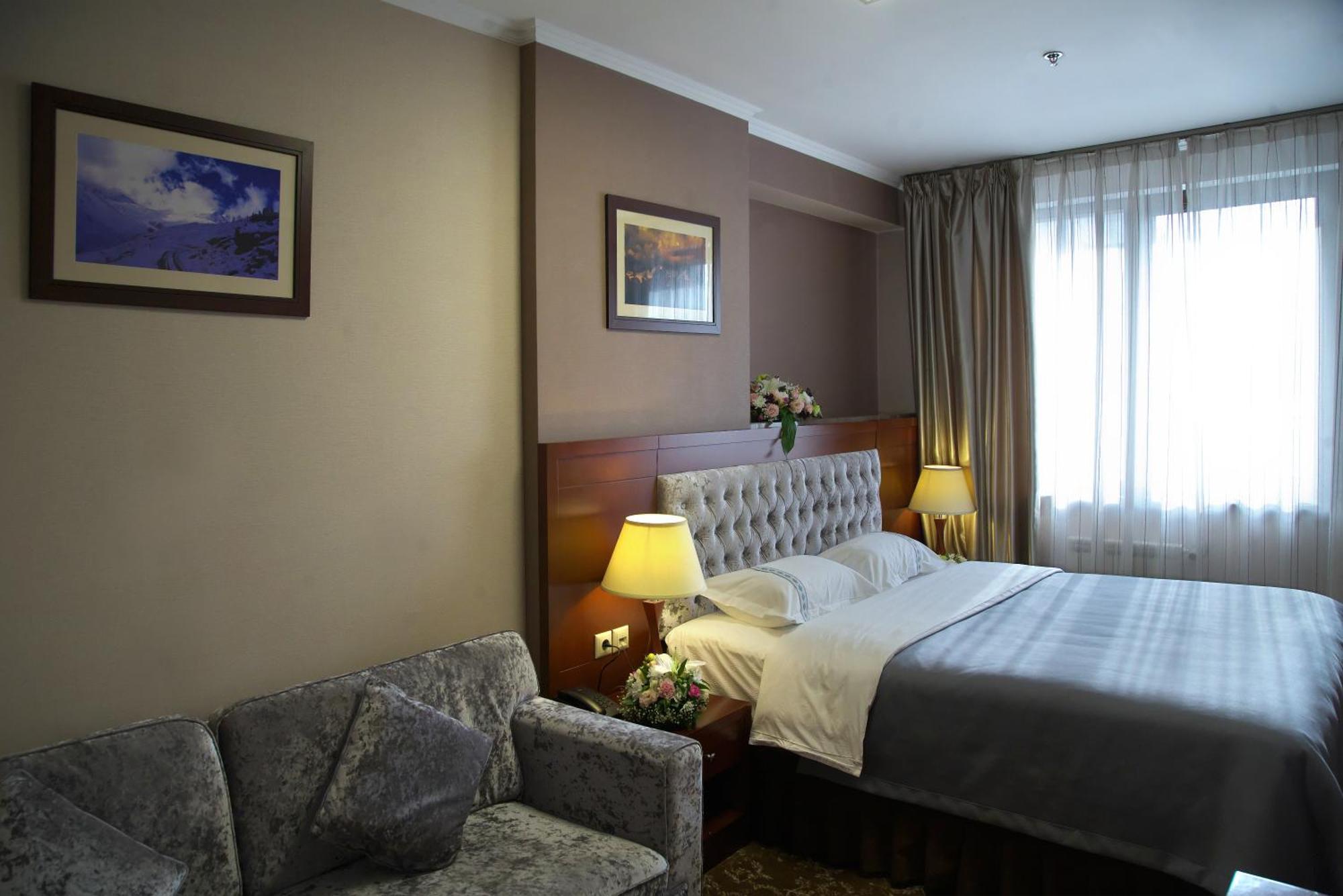 Grand Voyage Hotel Almaty Eksteriør billede